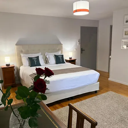 Domaine D'issac Bed and Breakfast *